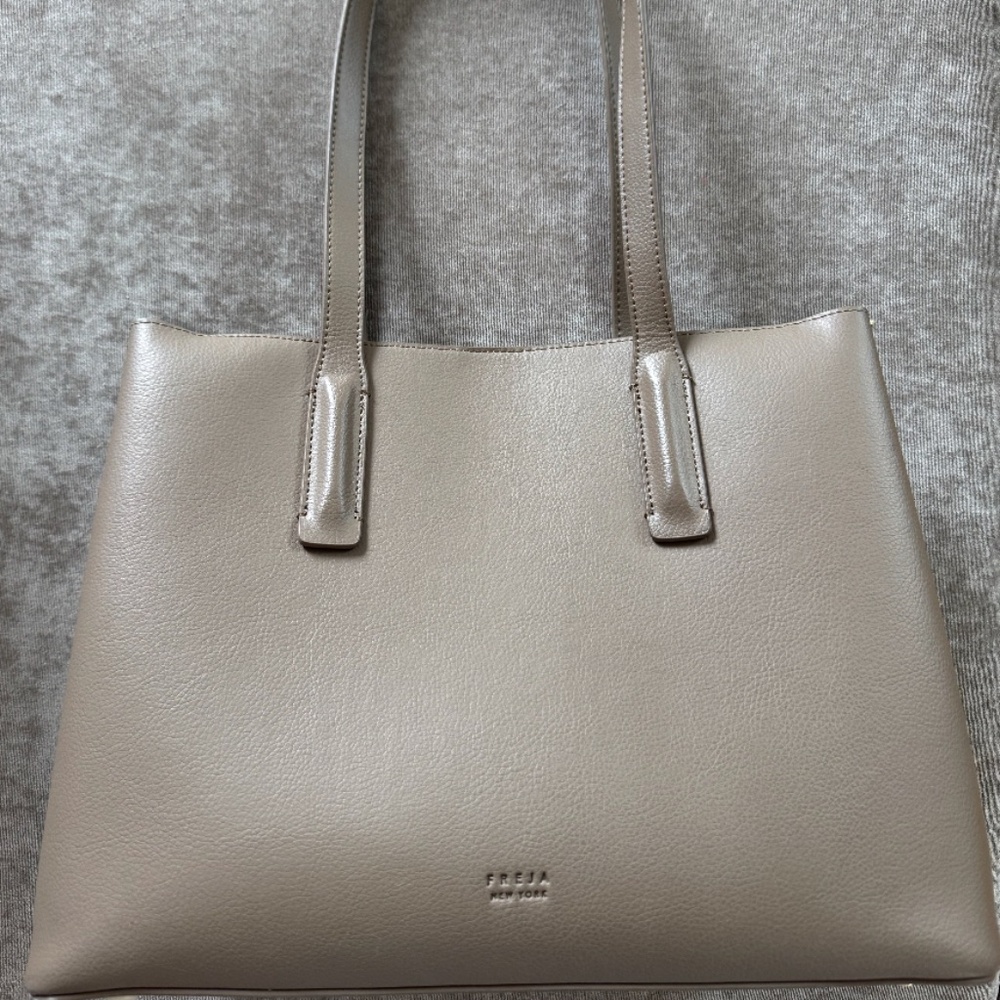 Freja Linnea Tote Taupe